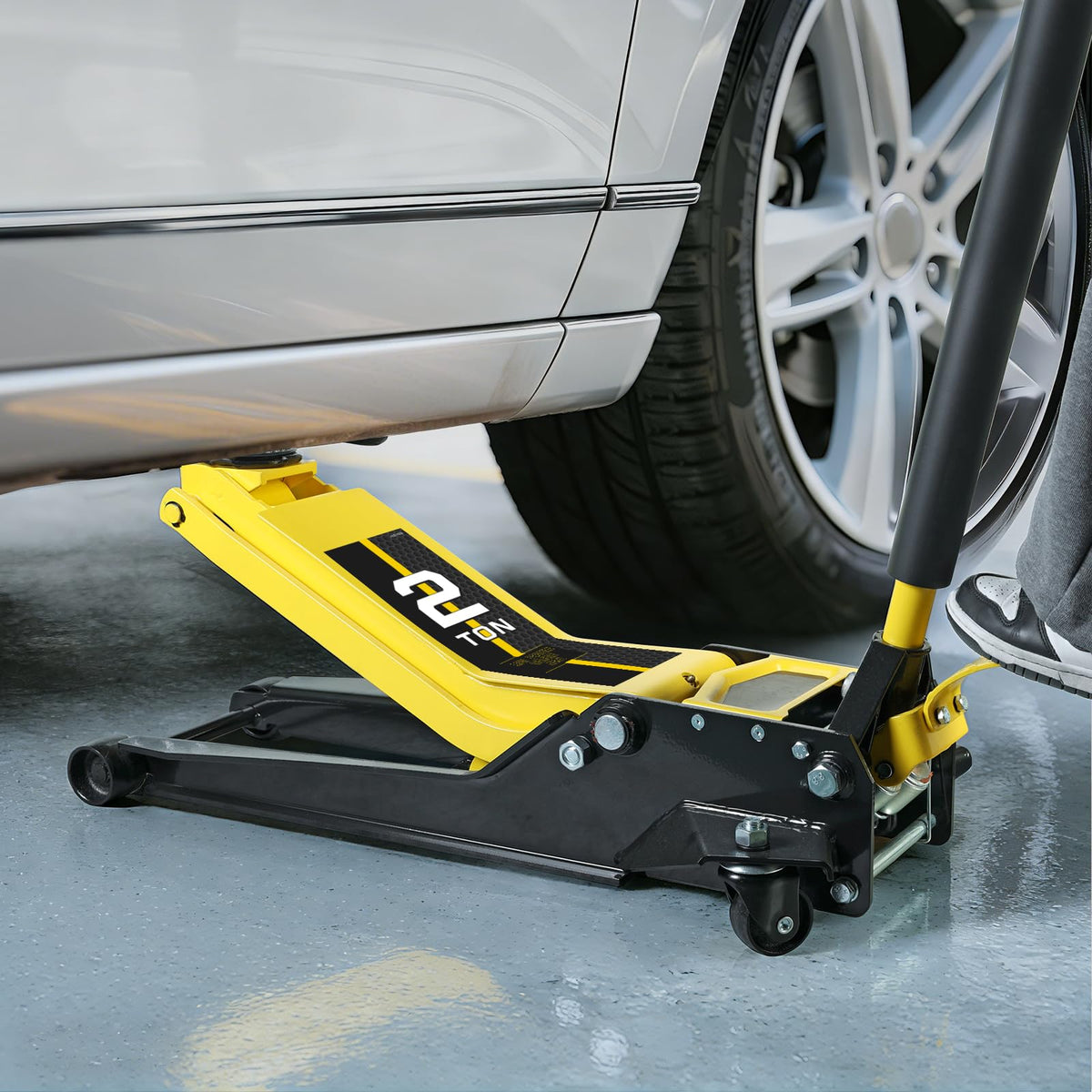 2 Ton Low Profile Hydraulic Floor Jack with Foot Pedal P985085