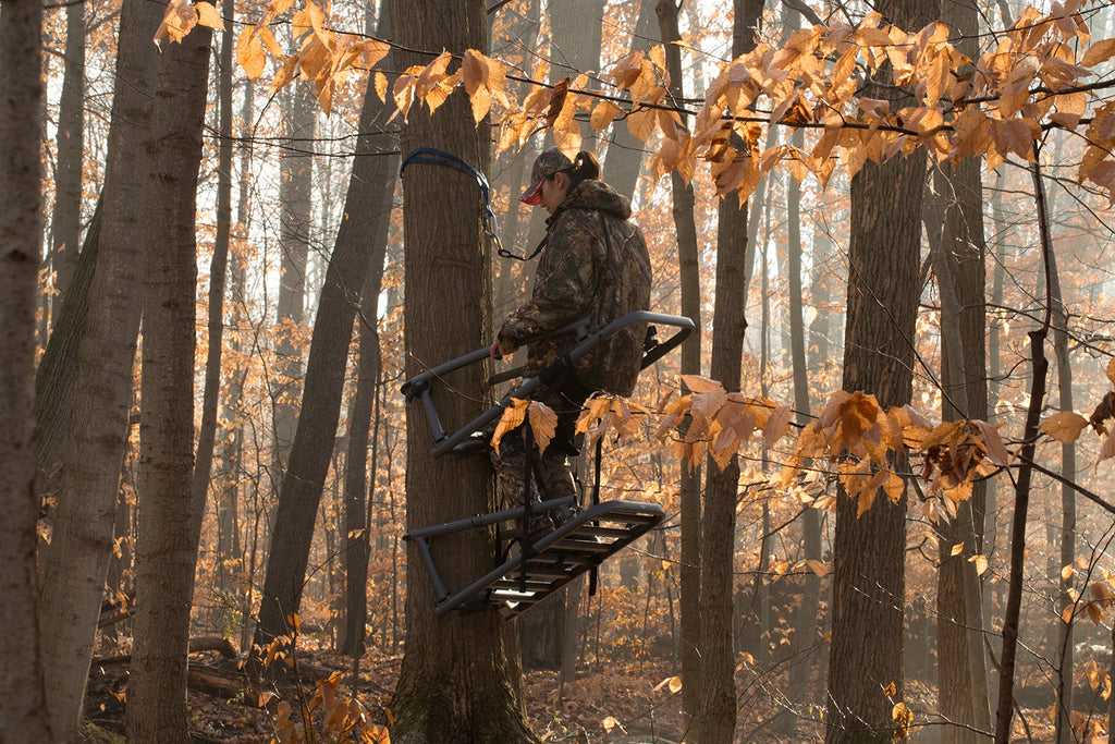 Steel Climbing Stand with 21" Wide Net Seat L388